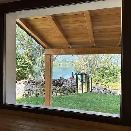Esplora Lake House Couette-café