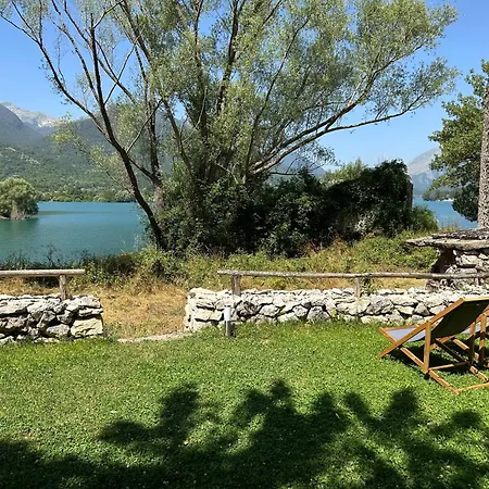 Couette-café Esplora Lake House Barrea