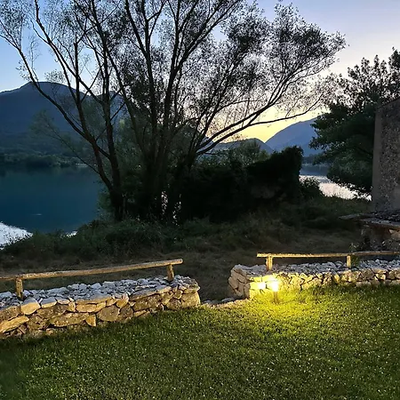Esplora Lake House