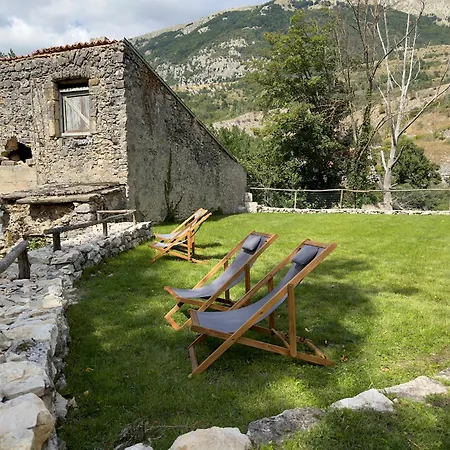 Esplora Lake House Couette-café Barrea