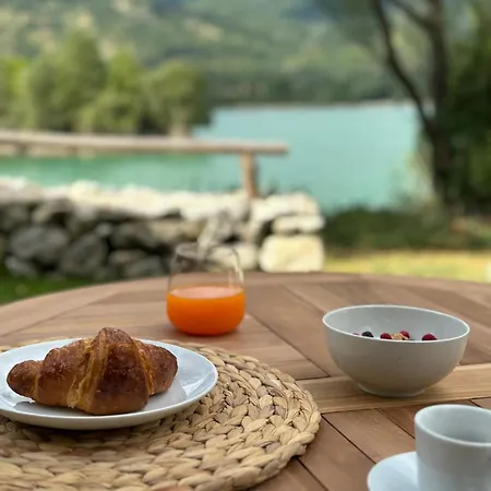 Couette-café Esplora Lake House Barrea