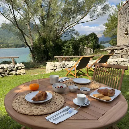 Esplora Lake House Couette-café *