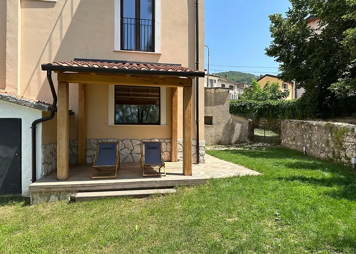 Esplora Lake House Bed & Breakfast